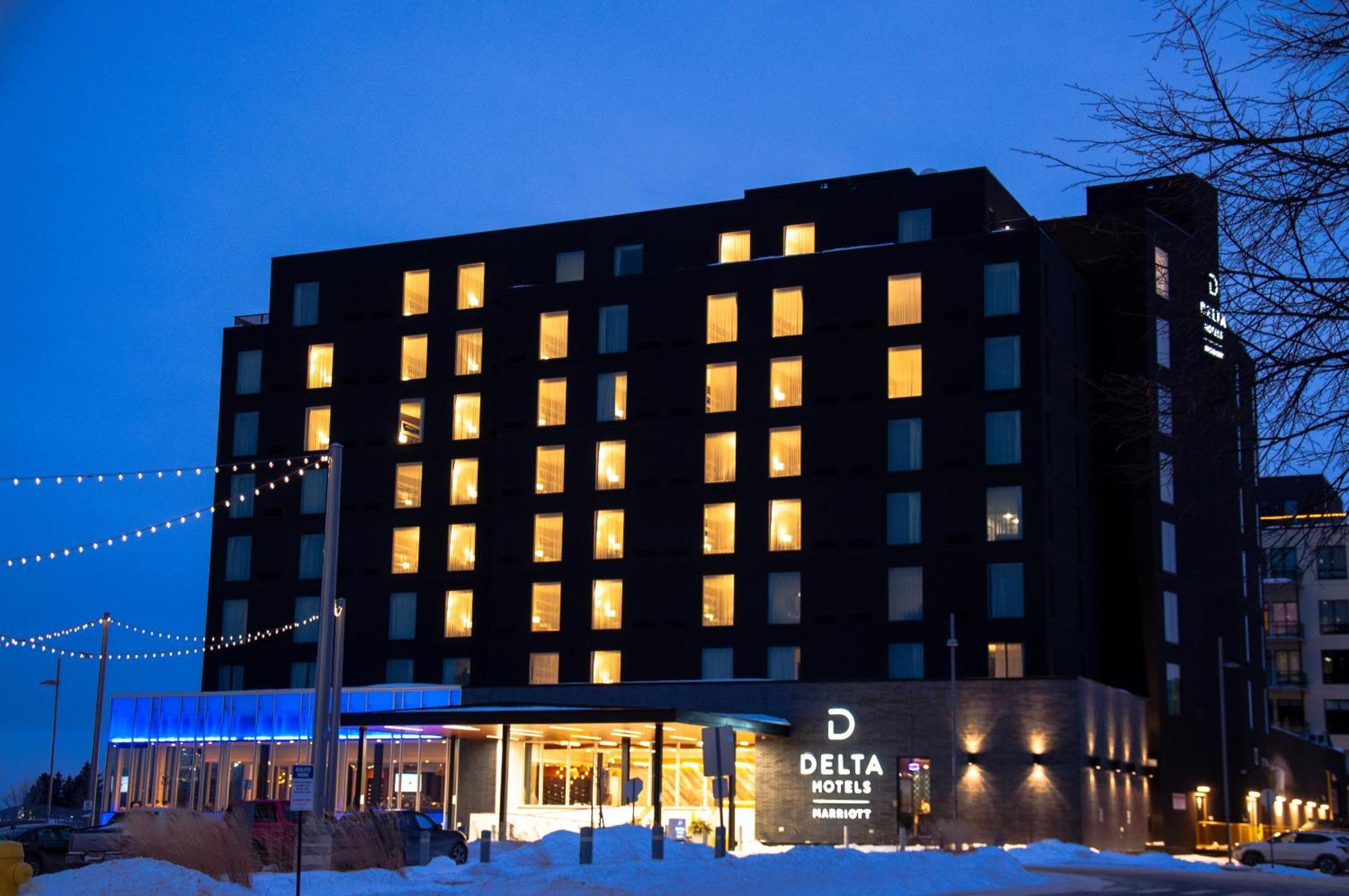 Delta Hotels By Marriott Thunder Bay Exterior photo